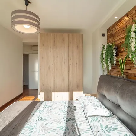 לינה וארוחת בוקר La Residencia 3*